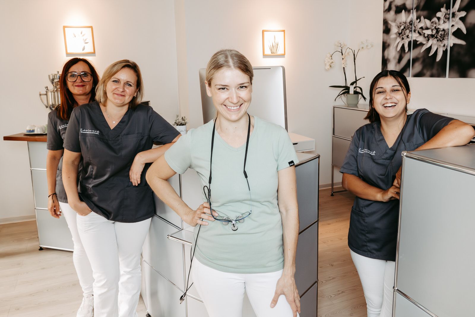 Hochmoderne Zahnarztpraxis in Saarbrücken - Zahnarztpraxis am Rotenbühl - Zahnärztin Isabel Molter-Finkel - Ästhetische Zahnmedizin - Zahnreinigung - Bleaching