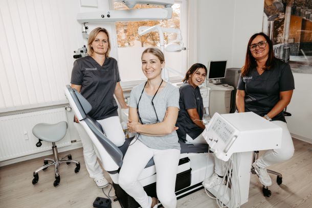 Hochmoderne Zahnarztpraxis in Saarbrücken - Zahnarztpraxis am Rotenbühl - Zahnärztin Isabel Molter-Finkel - Ästhetische Zahnmedizin - Zahnreinigung - Bleaching